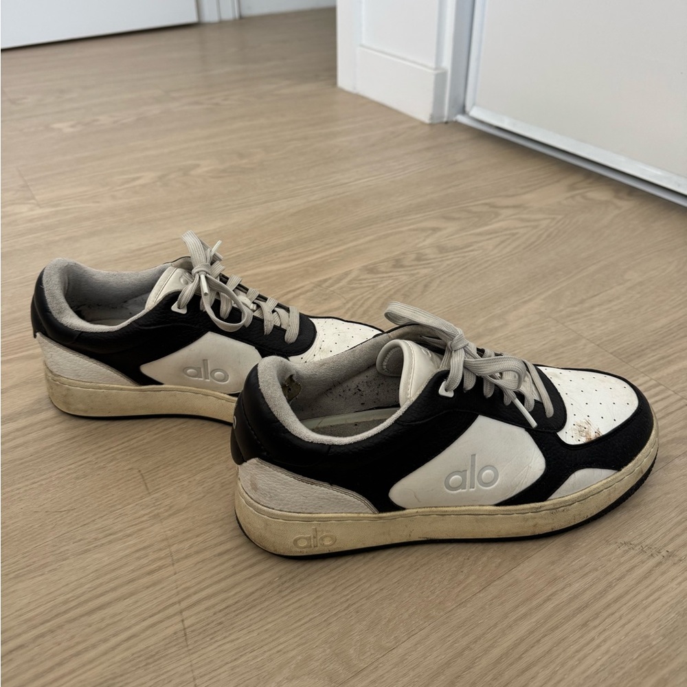 Alo Yoga Black White Leather Sneakers Low Top Size Men’s 10 / Women’s 11.5 EU 43